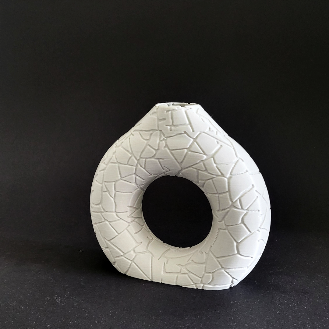 Minimalistischer Charme – Elegante Deko-Vase mit skulpturaler Form